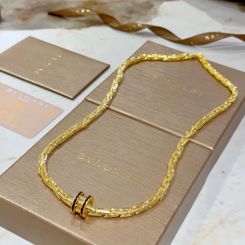 Bv1g*ai necklaces